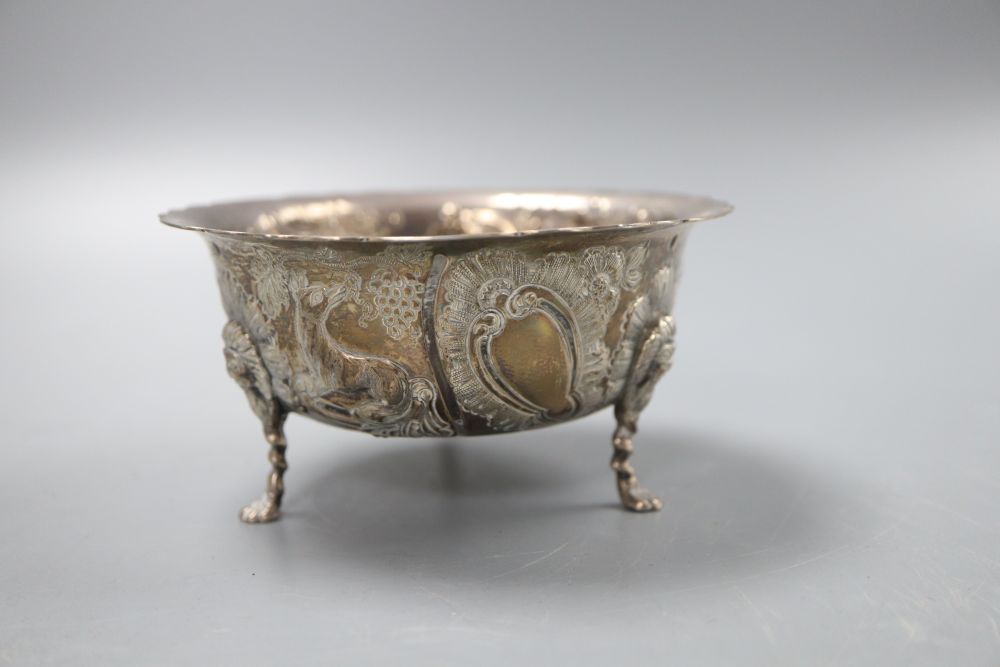 An Edwardian Irish silver sugar bowl with embossed decoration, Dublin 1908, diameter 11.5cm, 4oz.